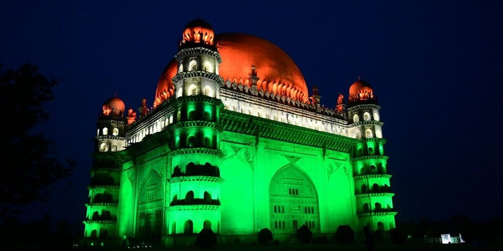 Golgumbaz Tricolor Lighting